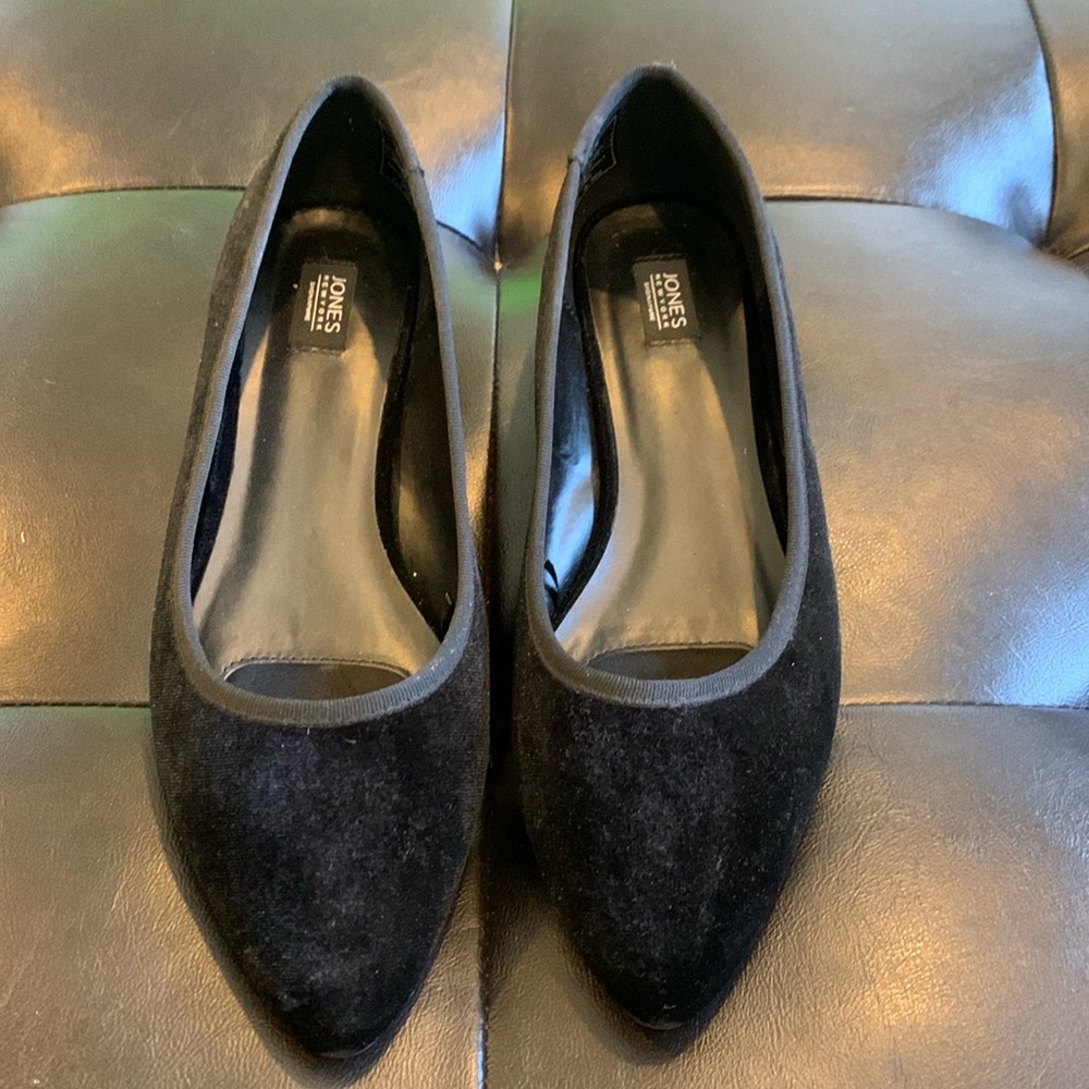 Jones New York velvet black flats size 9 1/2